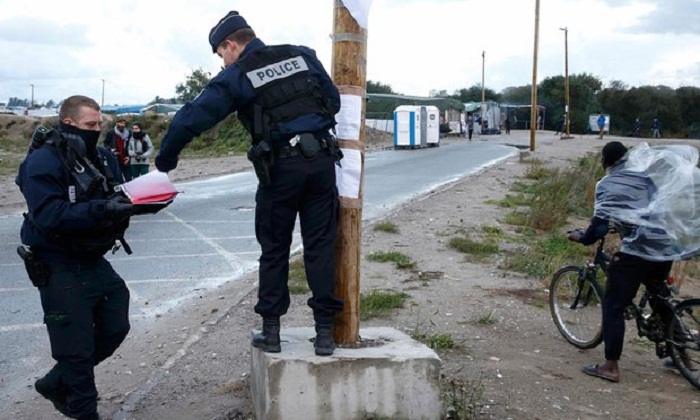  France prepares to demolish Calais refugee camp 